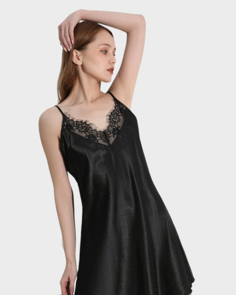 Fond de robe dentelle noir face