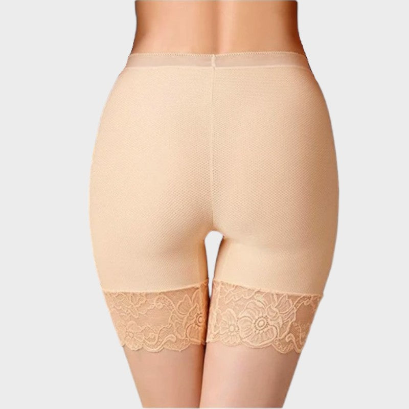 Short chair sous robe dérière