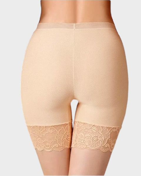 Short chair sous robe dérière