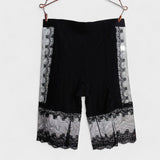 Short dentelle sous robe suspendu